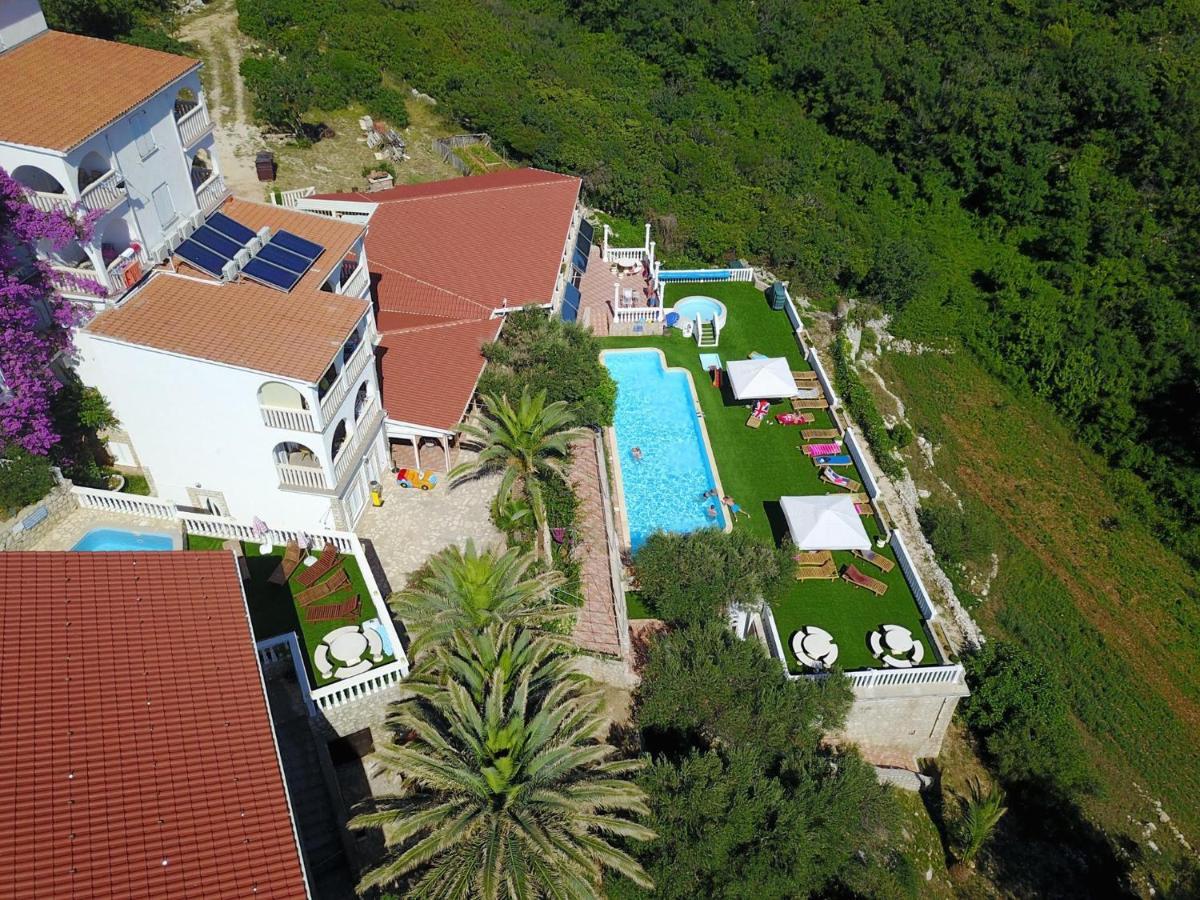 Garden Resort - Apartments Maslina Potocnica Exterior photo